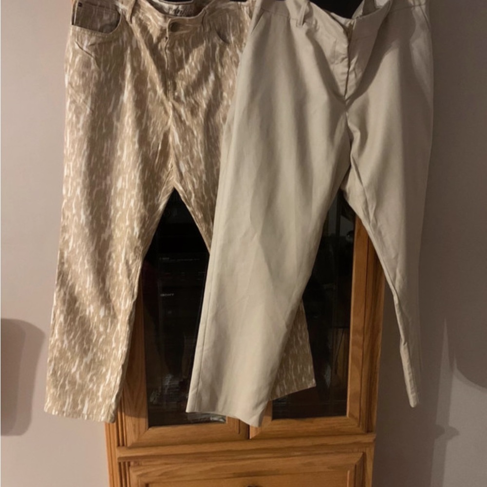 Woman cropped pants two pair